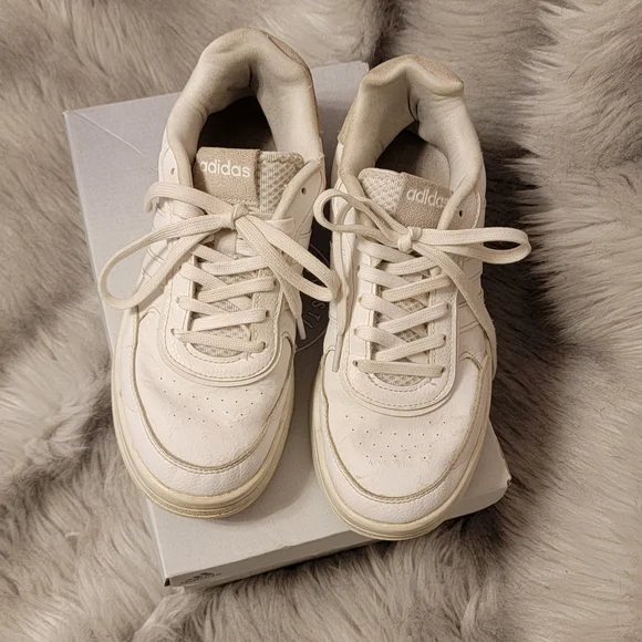 ADIDAS Postmove Basketball Runners - Picture 2 of 15